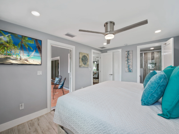 Luxury Canal Front Property with Private Pool - Perfect Coastal Retreat